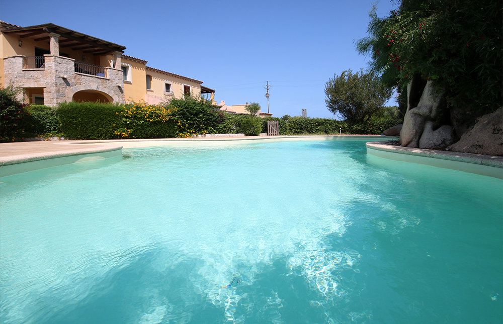 appartamento in residence con giardino e piscina Porto San Paolo Sardegna
