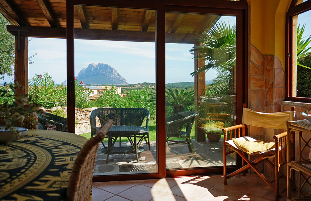 appartamento con giardino due bagni e vista su Tavolara Sardegna